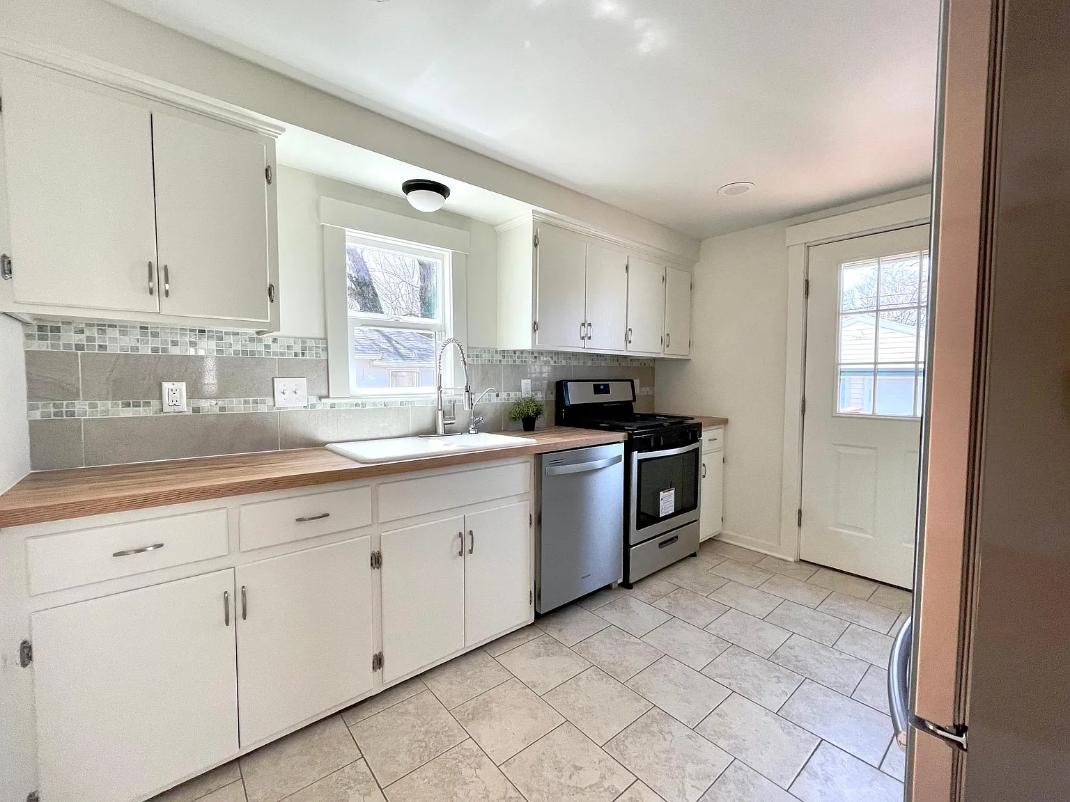 4742 Canterbury Rd — Photo 4