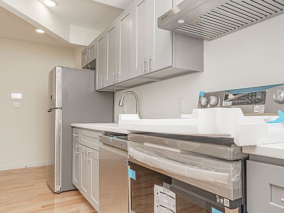 3rd image of 2828 W 17th St #2R