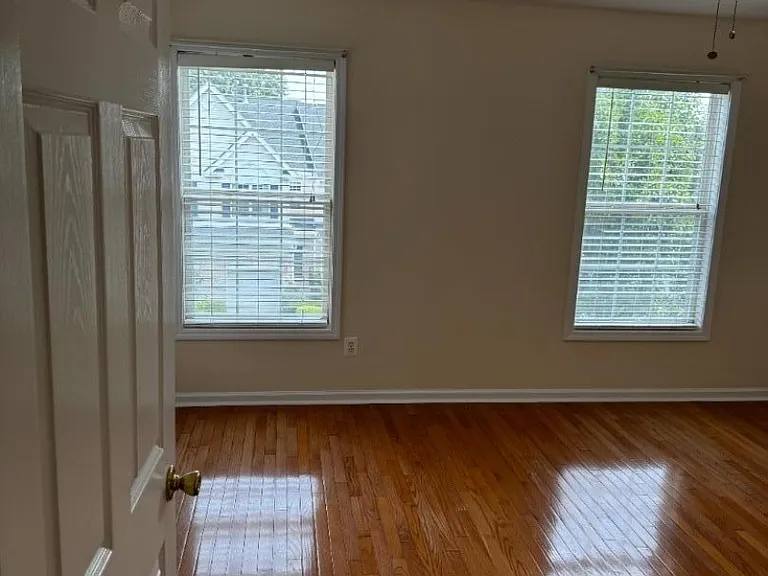 533 Coventry Dr — Photo 17