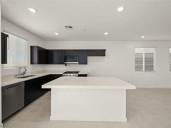 5th image of 202 Kobuk Ave