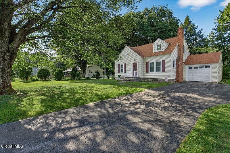 3rd image of 180 Lake Hill Road