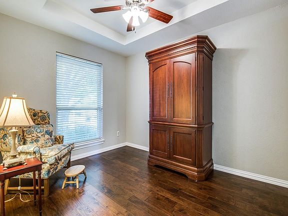 4th image of 1611 Saint James Dr
