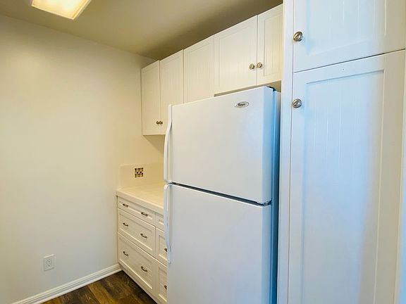4th image of 196 41st St #4
