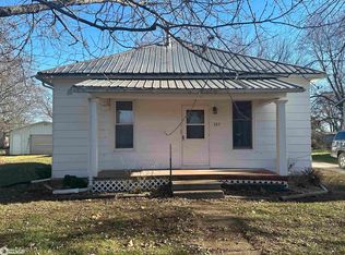 105 S East St, Moravia, IA 52571