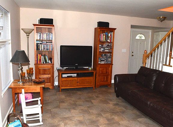 4th image of 507 Essex Pl