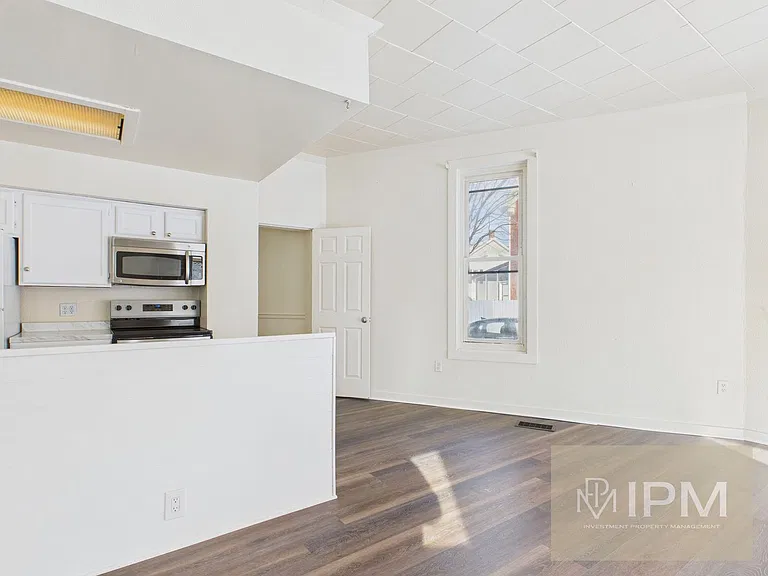 65 E Penn St — Photo 2