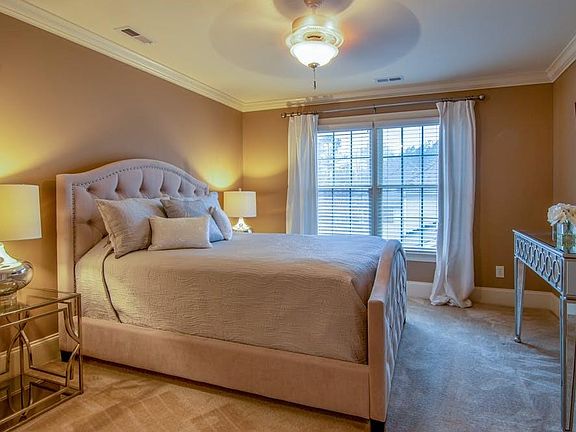 4th image of 121 Island View Dr
