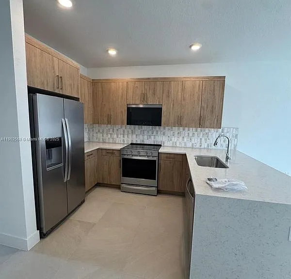 17108 SW 2nd Cir #TOWNHOUSE — Photo 1
