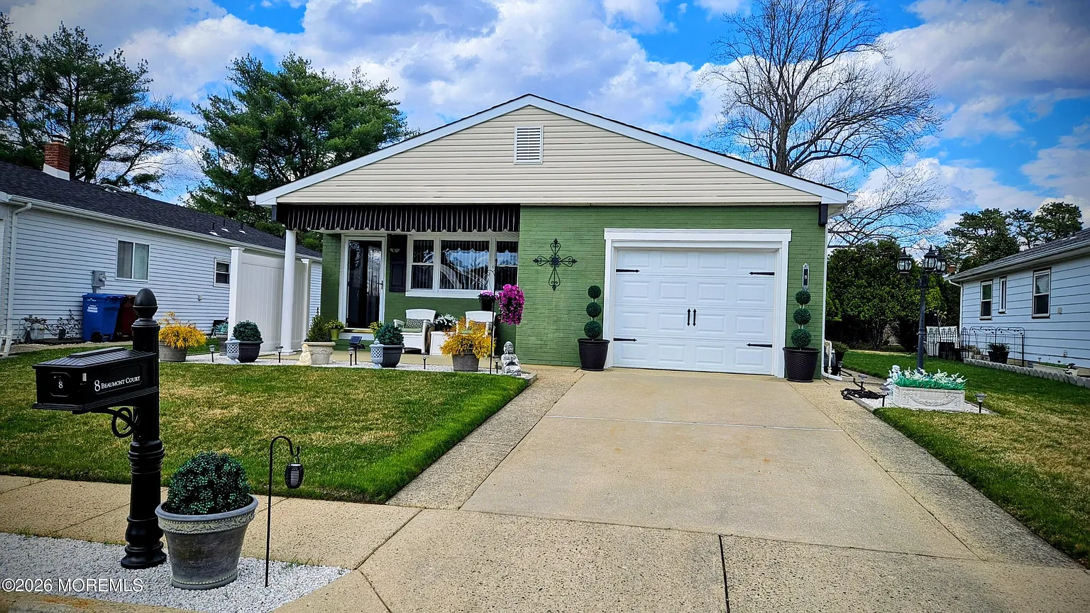 8 Beaumont Court photo 1