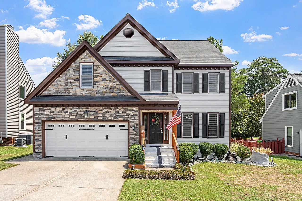 3 bed, 2.5 bath, 1954 sqft, $2,100 — Photo 1