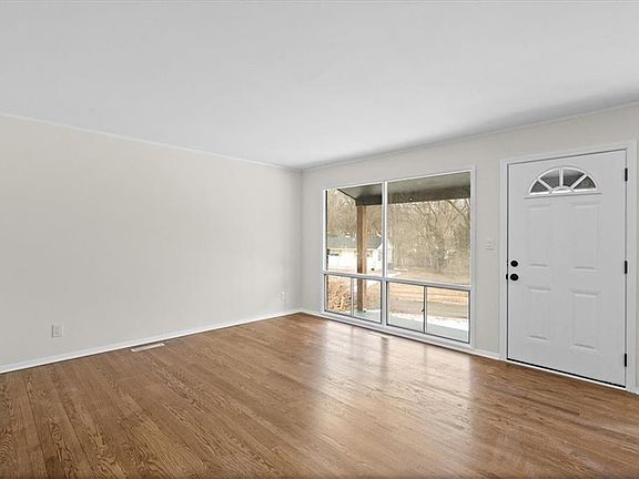 3rd image of 5010 Crisp Ave