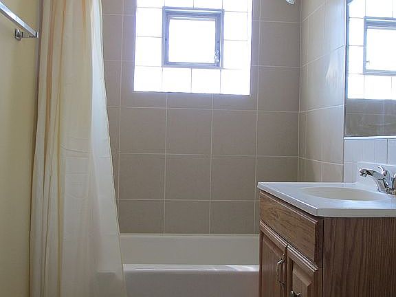 5th image of 100 N Dryden Pl APT 2B