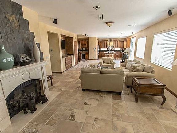 3rd image of 9670 Quarterhorse Ln