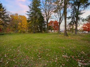 6 Ryan Rd, Cranbury, NJ 08512