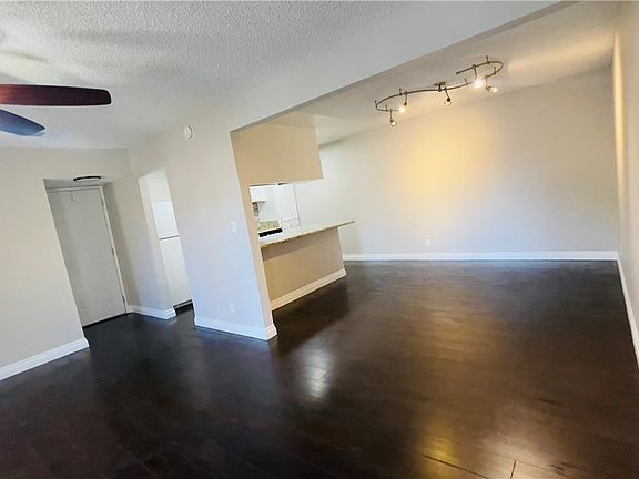 4th image of 5026 Village Dr