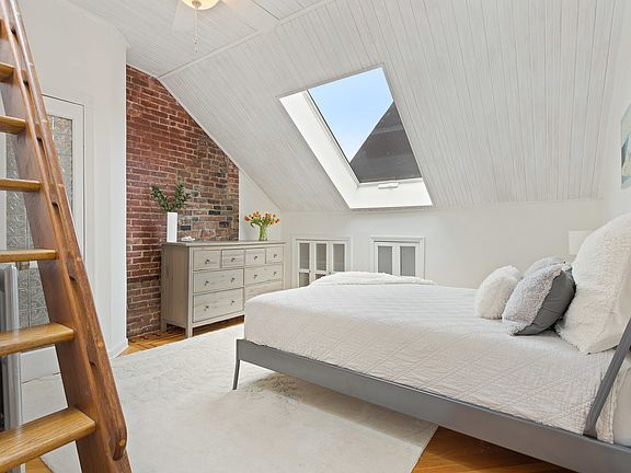 4th image of 16 Montgomery Pl #4