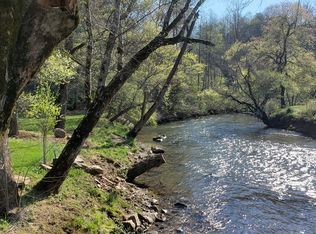 198 Stonecreek Dr, Franklin, NC 28734