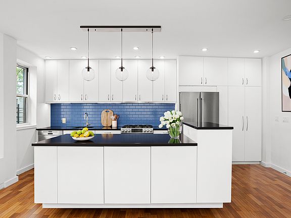 5th image of 311 W 91st St #3