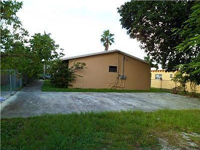 2nd image of 517 NW 5th Ave