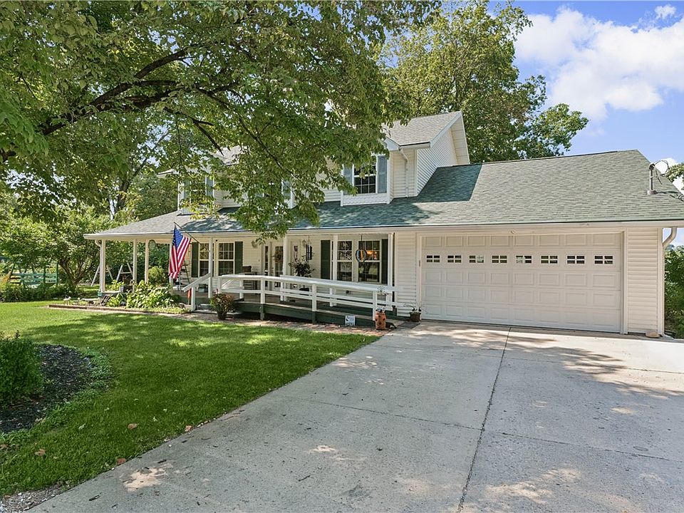 1st image of 100 Lakeside Dr
