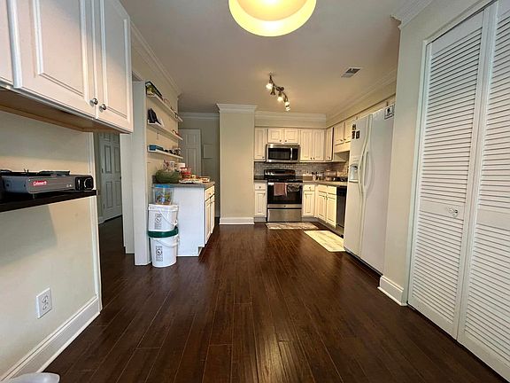 4th image of 239 Peachtree Hollow Ct