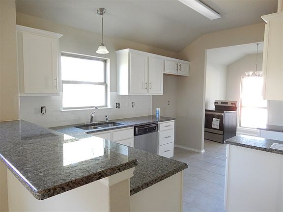 5th image of 112 E Wildflower Blvd