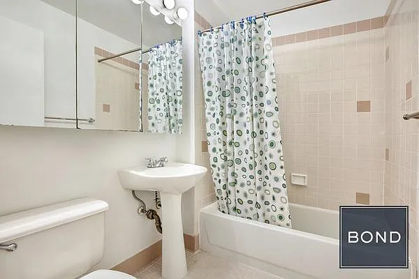 Rented by Bond New York | media 27