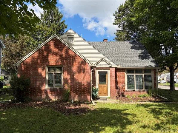 14 Grant St, Lancaster, NY 14086