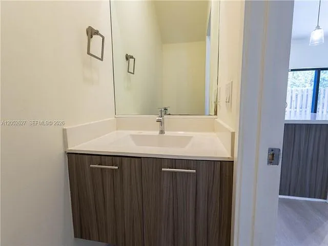 3 bed, 2.5 bath, 1429 sqft, $3,600 — Photo 4