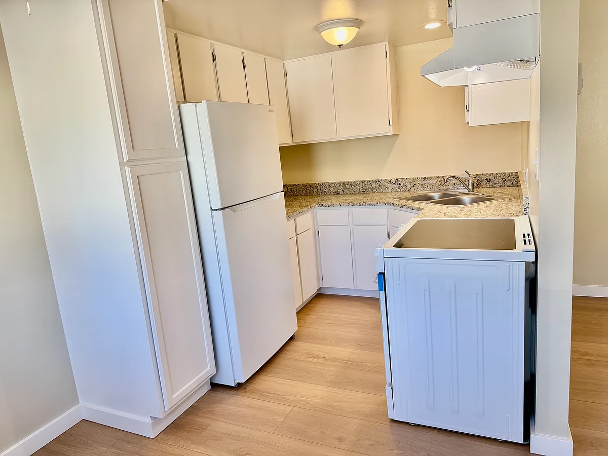 Building Photo - 1301 Iowa St #13A