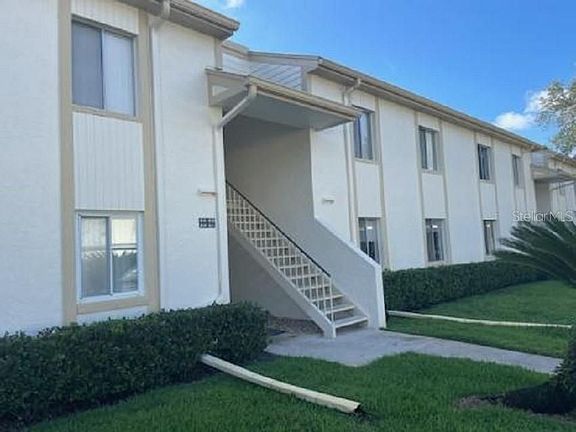 2nd image of 211 Cypress Ct #211