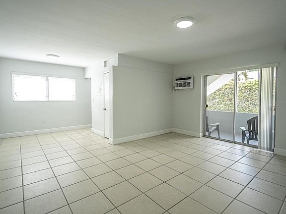 3rd image of 7931 East Dr Unit 101-7931-1