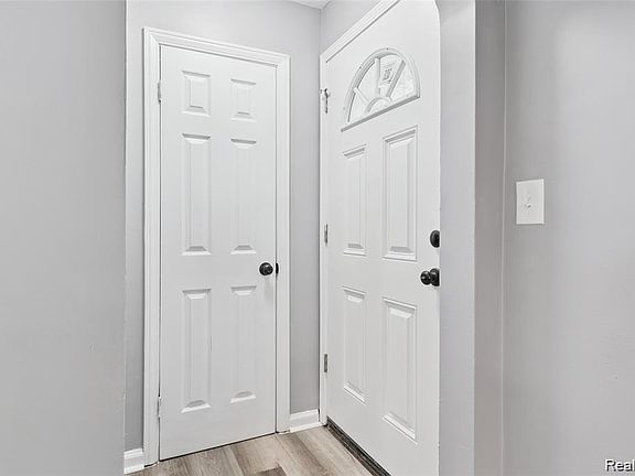 3rd image of 17680 Teppert St