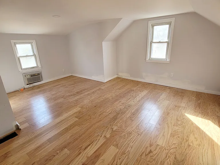 21 Bremen St — Photo 17