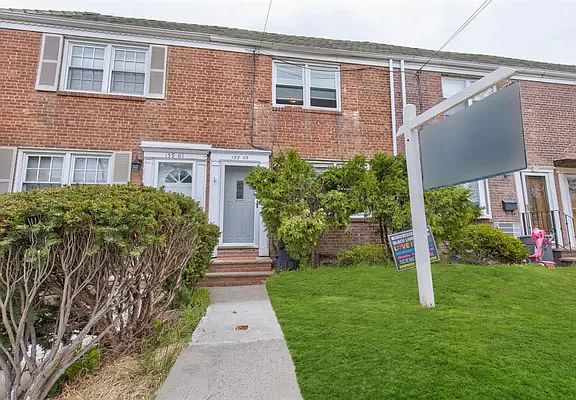 2nd image of 159-03 Powells Cove Blvd