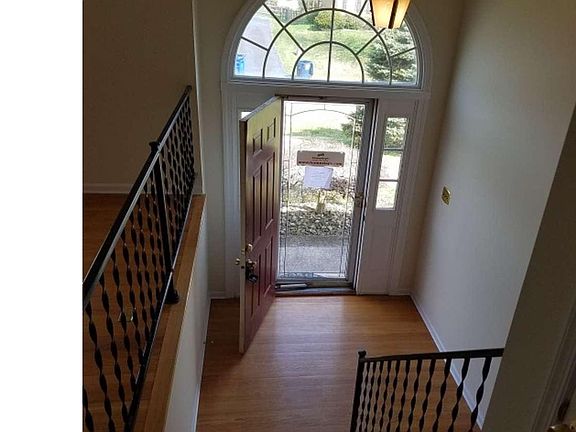 4th image of 132 Honora Dr