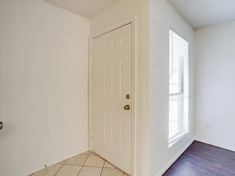 10265 Aurora Dr — Photo 3