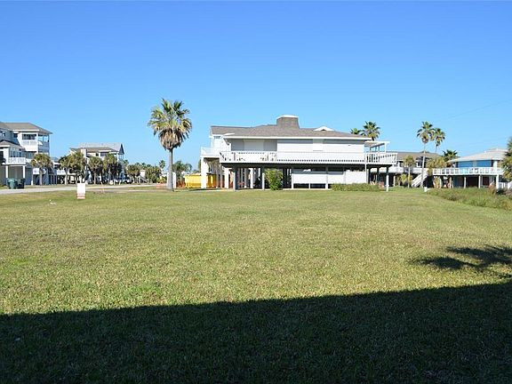 View towards other lots/street