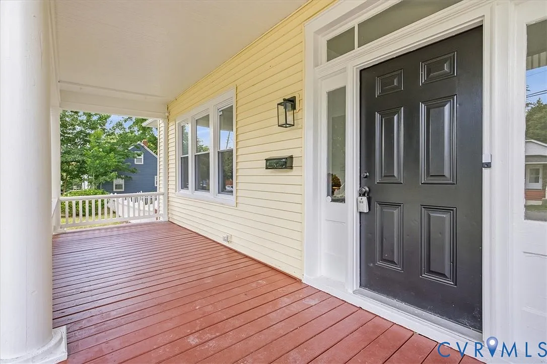 4 bed, 2.5 bath, 1946 sqft, $2,450 — Photo 2