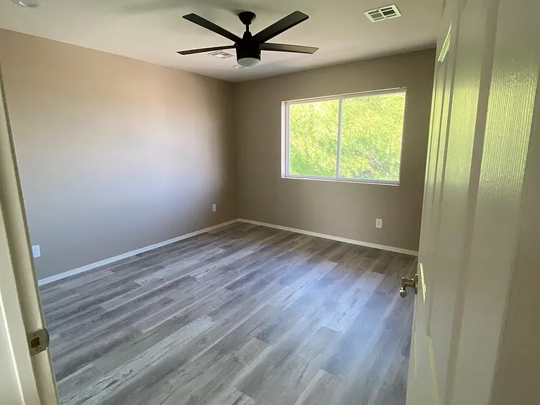 11101 W Montana Ave #B — Photo 8