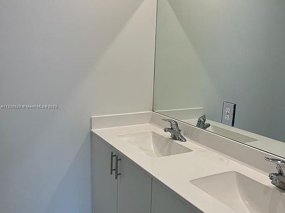 5th image of 2626 SE 10th St #2626
