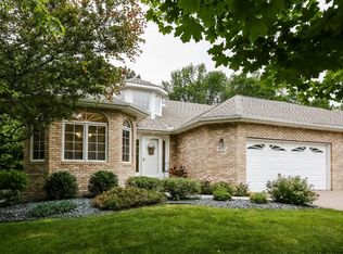 4127 Thornhill Ln, Vadnais Heights, MN 55127