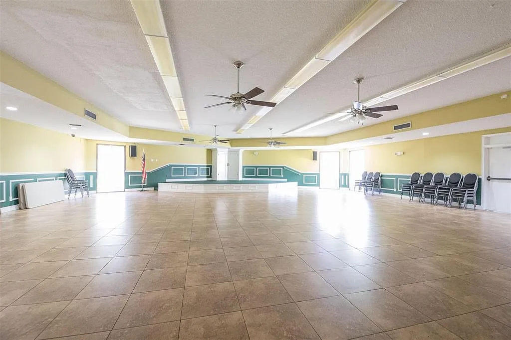 2 bed, 2.0 bath, 975 sqft, $2,000 — Photo 1