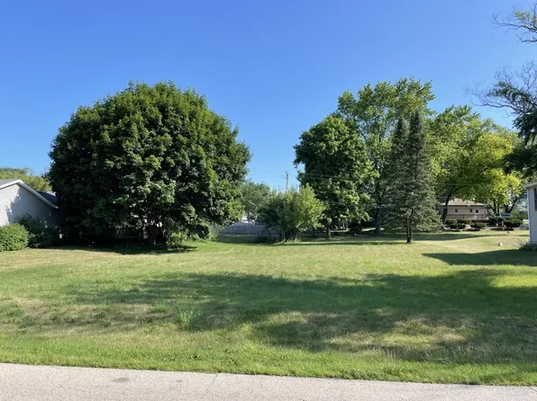 2 May Ave, McHenry, IL 60051