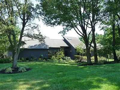 862 Rosewood Dr photo 1
