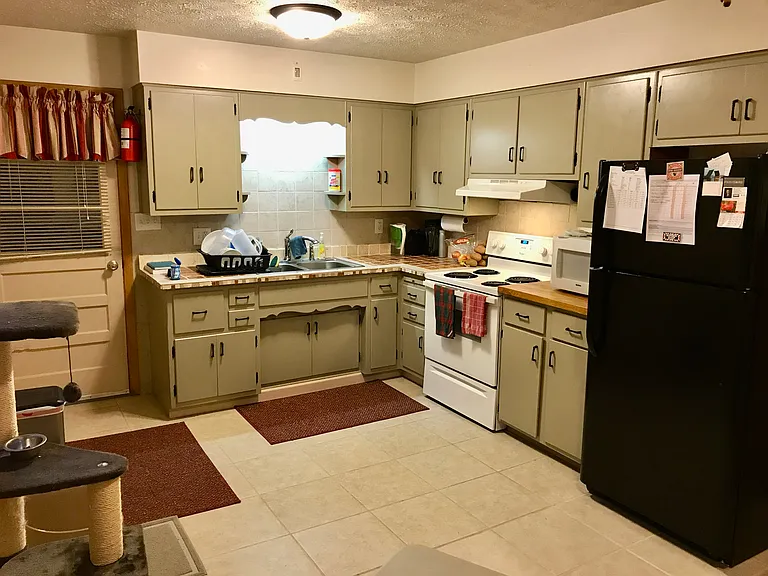910 Gilbert Ave — Photo 4