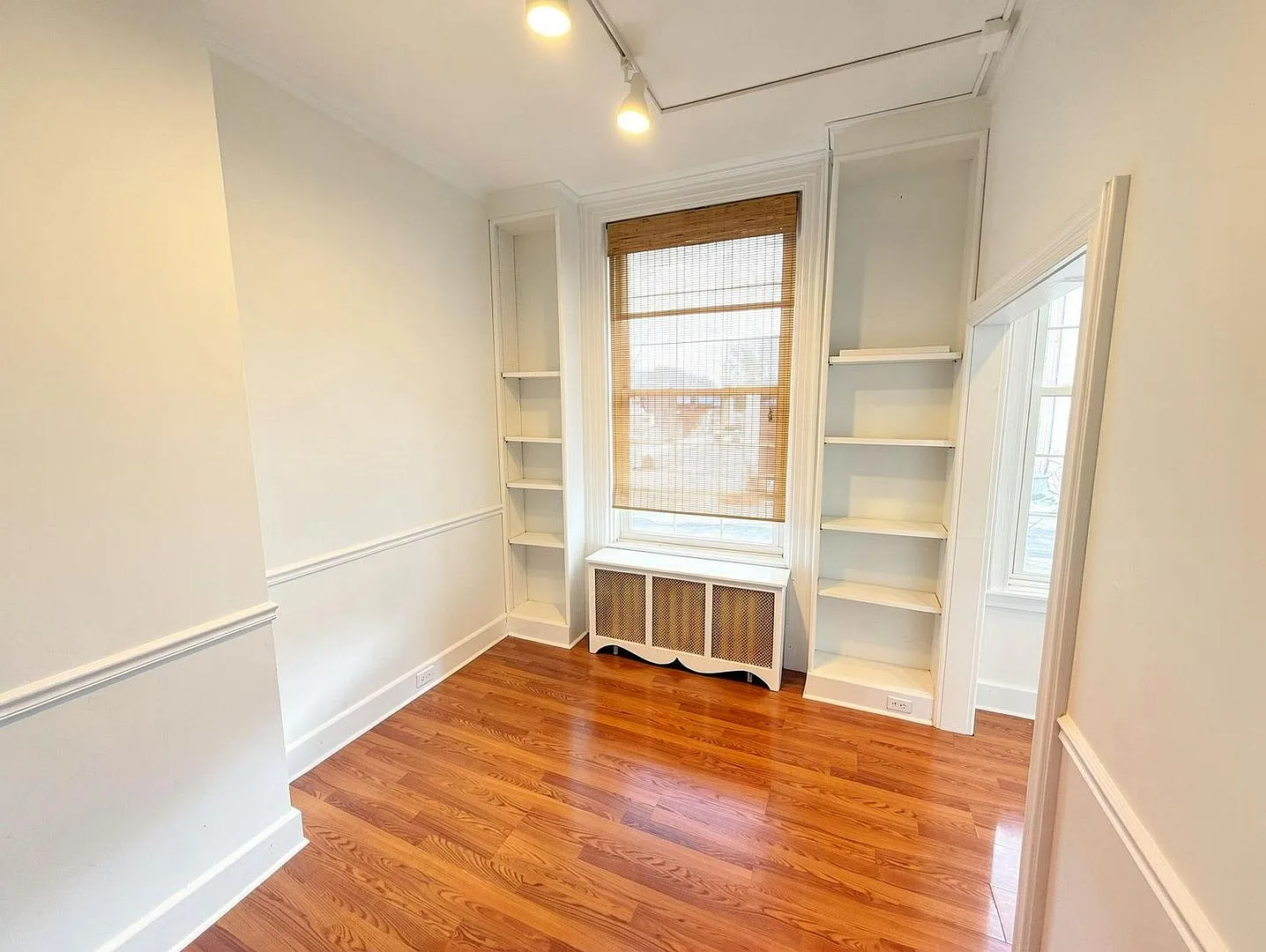 454 Warren Street — Photo 2
