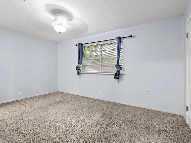 416 E Myrtle St — Photo 14