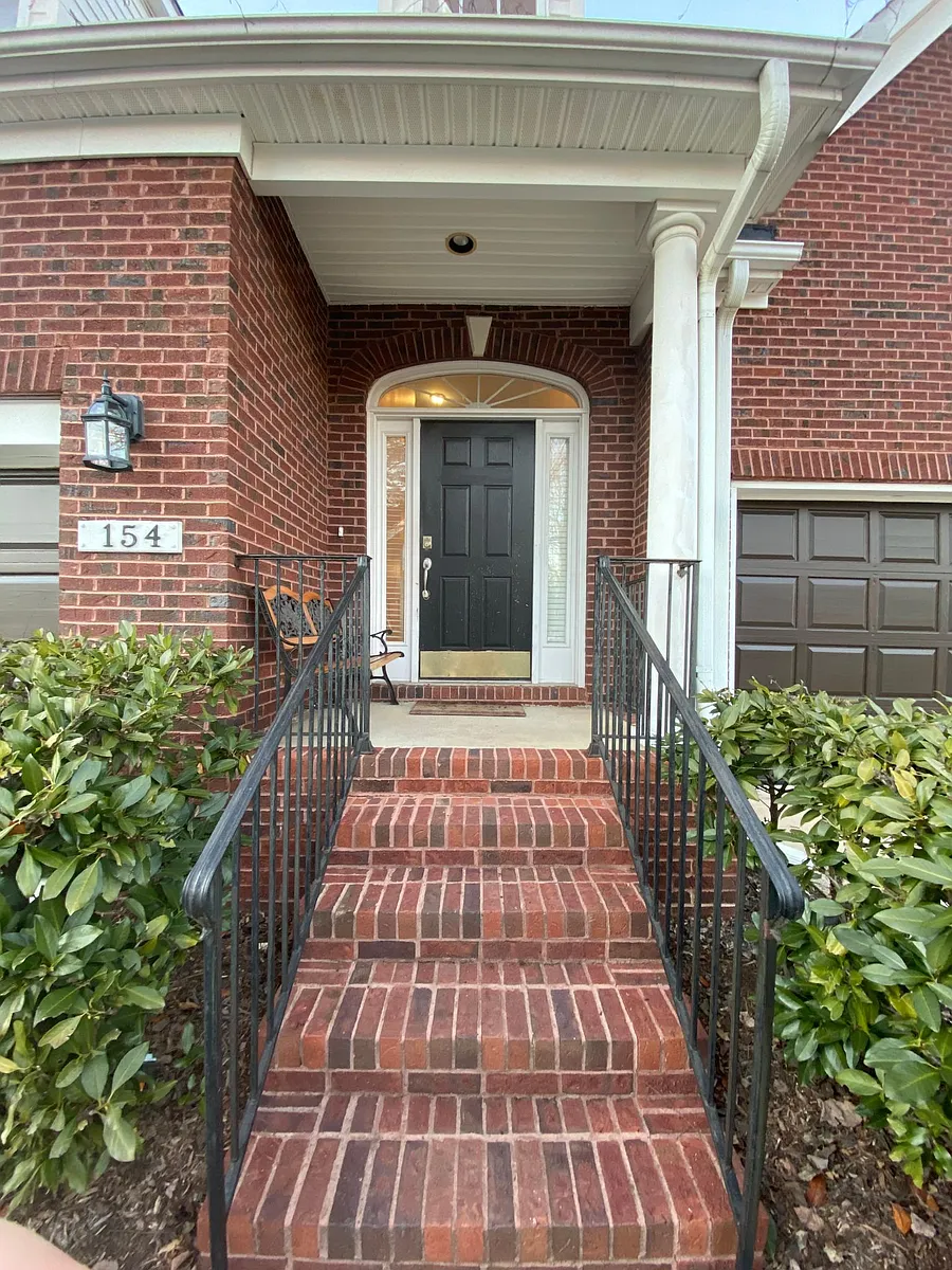 Primary Photo - 154 Prestonian Pl