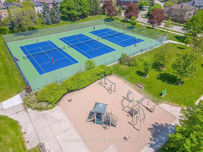 1308 Valerie Cres — Photo 41